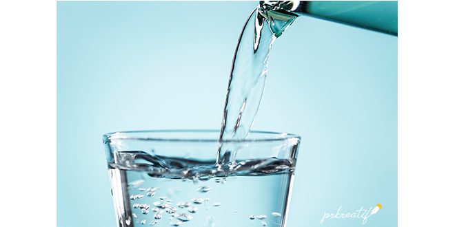 A glass of water macro shot Photo